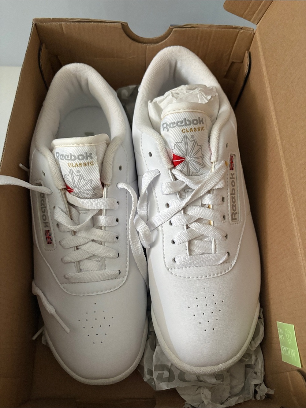 Reebok White Low-Top Leather Sneakers with Subtle Red Accent - Picture 2 of 5
